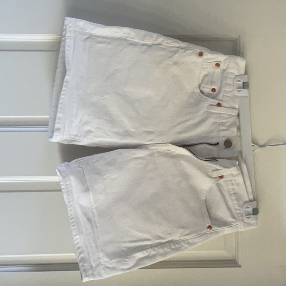 GAP WHITE JEANS SHORTS, SIZE 26